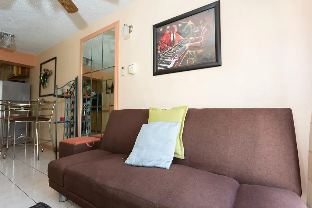 Cozy Accommodations 킹스톤 0*,  자메이카