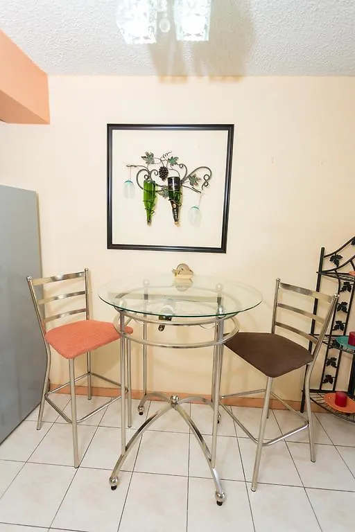 Cozy Accommodations 킹스톤 0*,